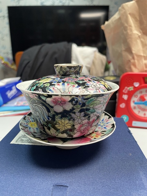 古玩陶瓷墨地粉彩百花蓋碗真品鑒賞圖
