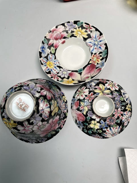 古玩陶瓷墨地粉彩百花蓋碗真品鑒賞圖