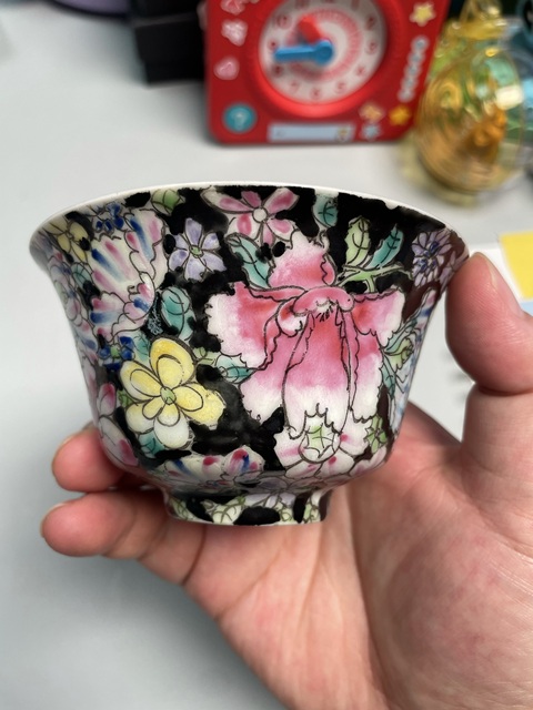 古玩陶瓷墨地粉彩百花蓋碗真品鑒賞圖