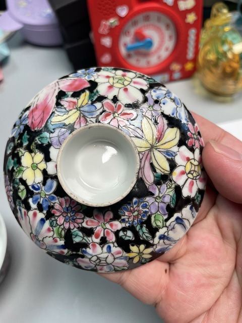 古玩陶瓷墨地粉彩百花蓋碗真品鑒賞圖