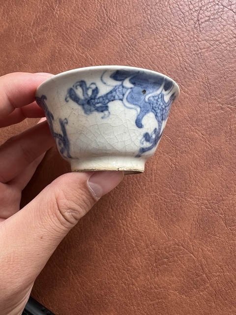 古玩陶瓷過墻龍紋青花煨瓷杯真品鑒賞圖