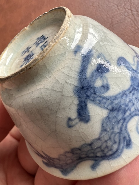 古玩陶瓷過墻龍紋青花煨瓷杯真品鑒賞圖