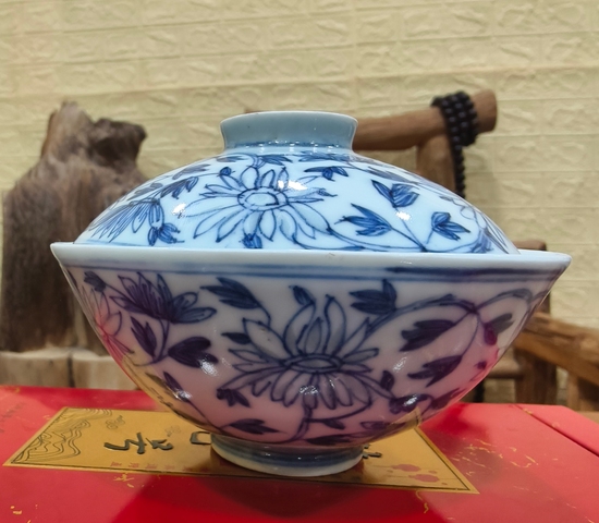古玩陶瓷嘉慶 青花玲瓏蓋碗真品鑒賞圖