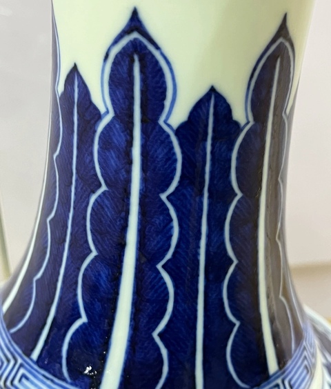 古玩陶瓷青花花卉紋賞瓶真品鑒賞圖
