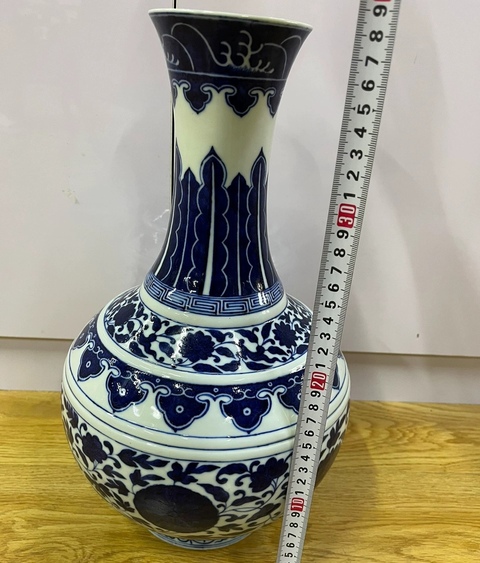 古玩陶瓷青花花卉紋賞瓶真品鑒賞圖