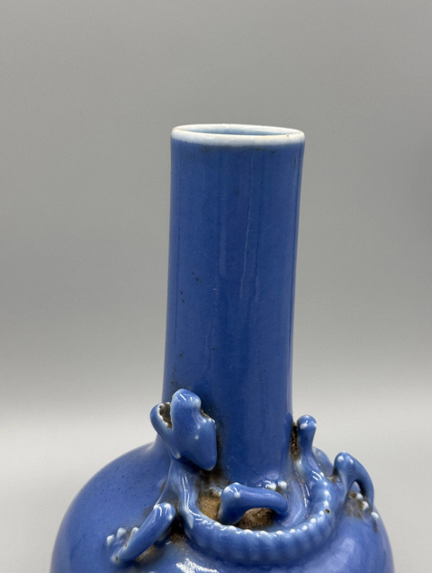 古玩陶瓷天藍釉盤螭龍紋天球瓶真品鑒賞圖
