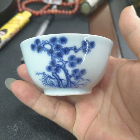 古玩陶瓷青花壽松圖茶杯真品鑒賞圖