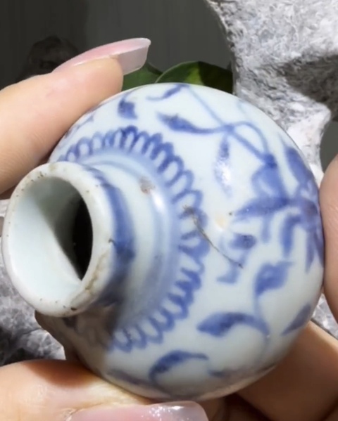 古玩陶瓷青花纏枝花卉罐真品鑒賞圖