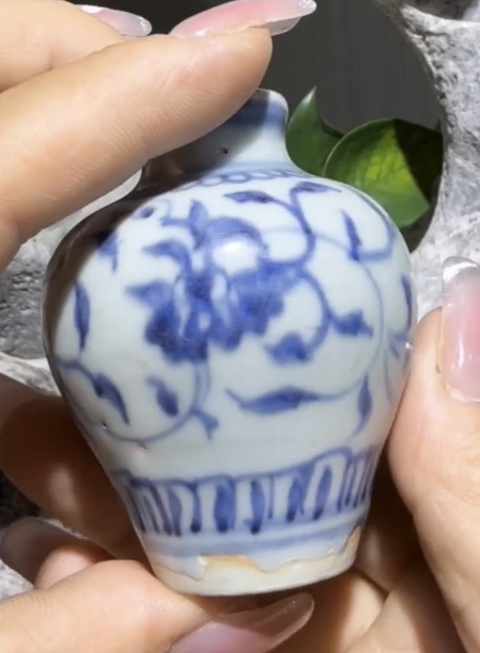 古玩陶瓷青花纏枝花卉罐真品鑒賞圖