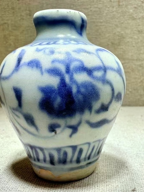 古玩陶瓷青花纏枝花卉罐真品鑒賞圖