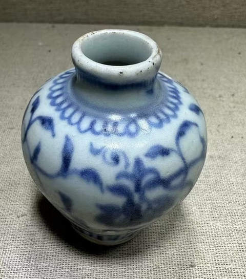 古玩陶瓷青花纏枝花卉罐真品鑒賞圖