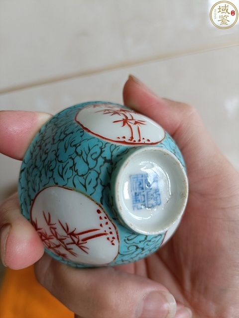 古玩陶瓷民國松石綠礬紅杯真品鑒賞圖