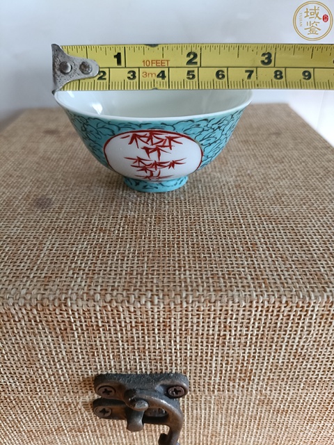古玩陶瓷民國松石綠礬紅杯真品鑒賞圖