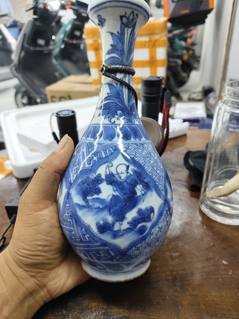 古玩陶瓷晚明青花瓶真品鑒賞圖