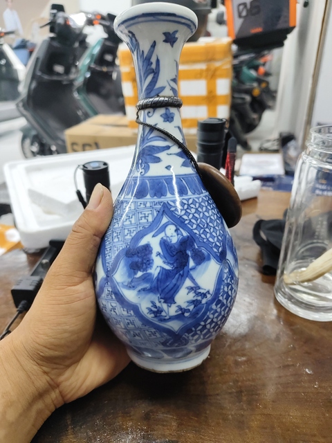 古玩陶瓷晚明青花瓶真品鑒賞圖