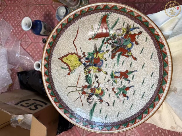 古玩陶瓷哥釉粉彩刀馬人物盤真品鑒賞圖