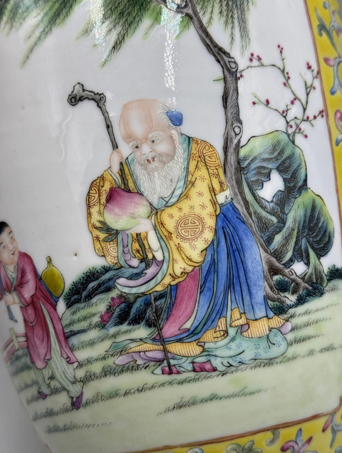 古玩陶瓷黃地開光粉彩人物故事紋撇口瓶真品鑒賞圖