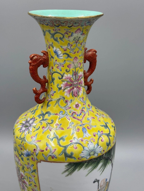 古玩陶瓷黃地開光粉彩人物故事紋撇口瓶真品鑒賞圖