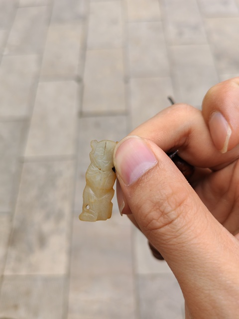 古玩玉器和田玉童子帽花真品鑒賞圖