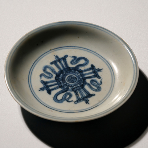 古玩陶瓷青花纏枝花卉紋盤真品鑒賞圖