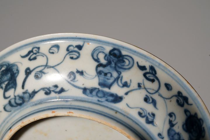 古玩陶瓷青花纏枝花卉紋盤真品鑒賞圖