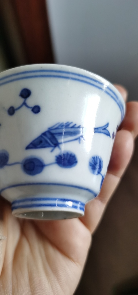 古玩陶瓷魚藻紋青花杯真品鑒賞圖