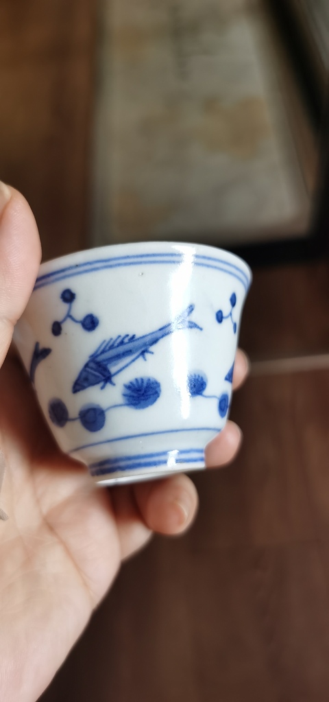 古玩陶瓷魚藻紋青花杯真品鑒賞圖