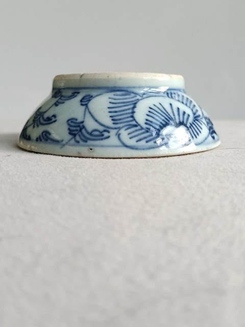 古玩陶瓷青花纏枝花紋蓋盒真品鑒賞圖