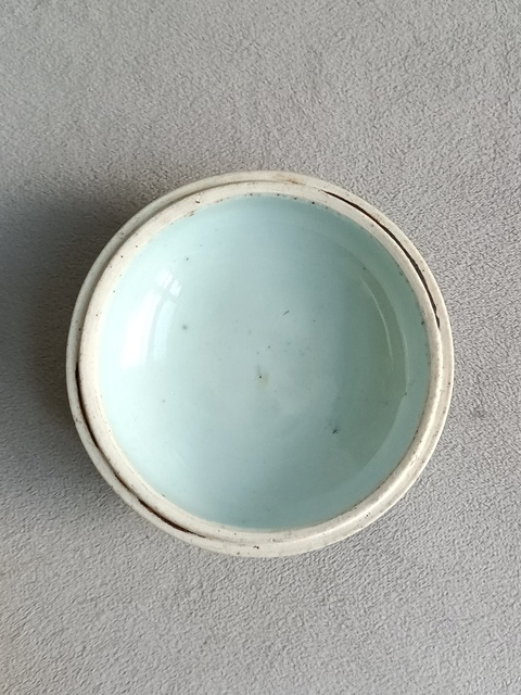 古玩陶瓷青花纏枝花紋蓋盒真品鑒賞圖