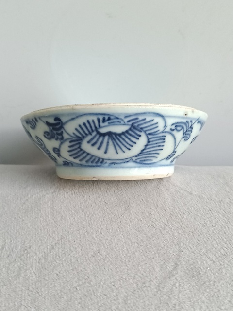 古玩陶瓷青花纏枝花紋蓋盒真品鑒賞圖