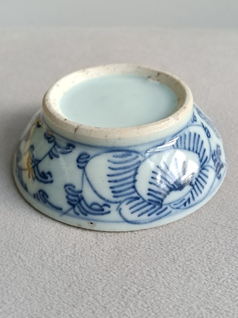 古玩陶瓷青花纏枝花紋蓋盒真品鑒賞圖