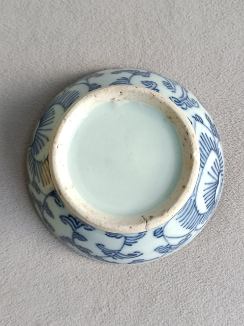 古玩陶瓷青花纏枝花紋蓋盒真品鑒賞圖