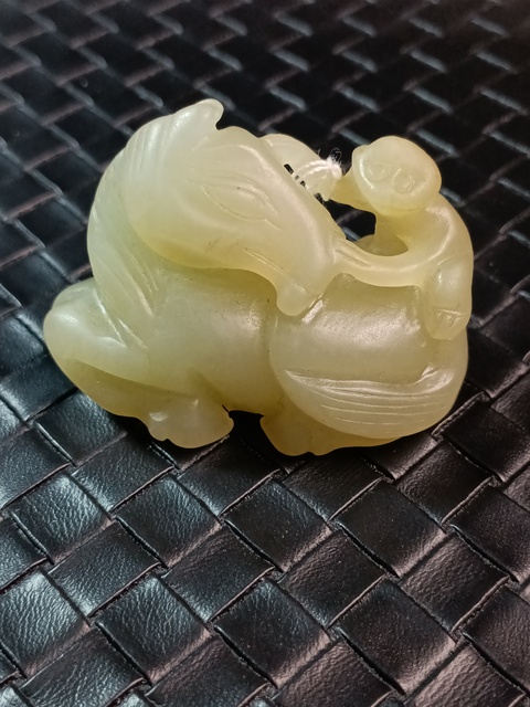 古玩玉器（放漏）有年份的和田玉雕“馬上封侯”擺件拍賣，當前價格3800元