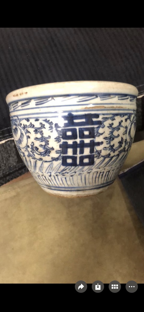 古玩陶瓷纏枝花囍字紋青花缸真品鑒賞圖