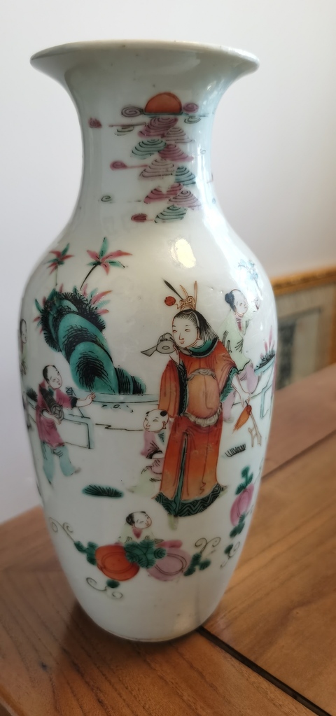 古玩陶瓷人物紋粉彩瓶真品鑒賞圖