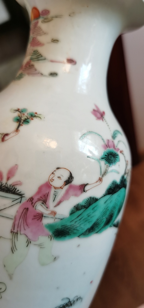 古玩陶瓷人物紋粉彩瓶真品鑒賞圖