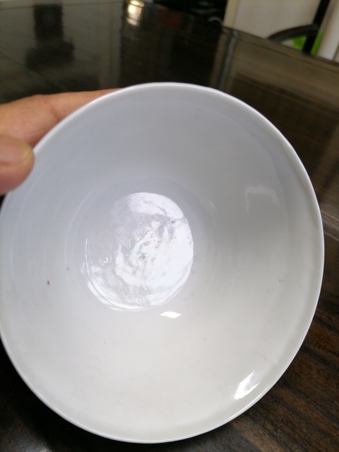 古玩陶瓷花卉紋青花蓋碗真品鑒賞圖