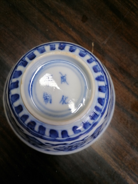 古玩陶瓷花卉紋青花蓋碗真品鑒賞圖