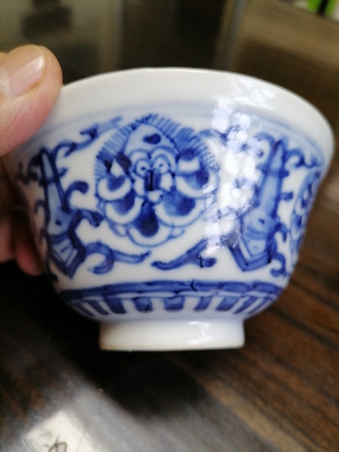 古玩陶瓷花卉紋青花蓋碗真品鑒賞圖