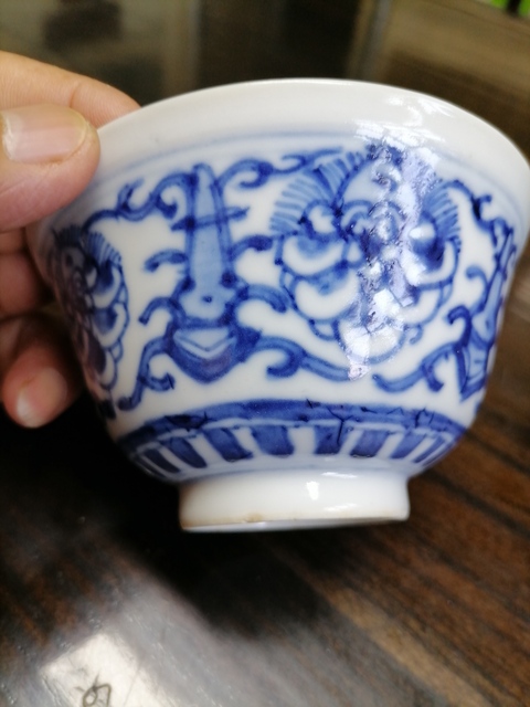 古玩陶瓷花卉紋青花蓋碗真品鑒賞圖