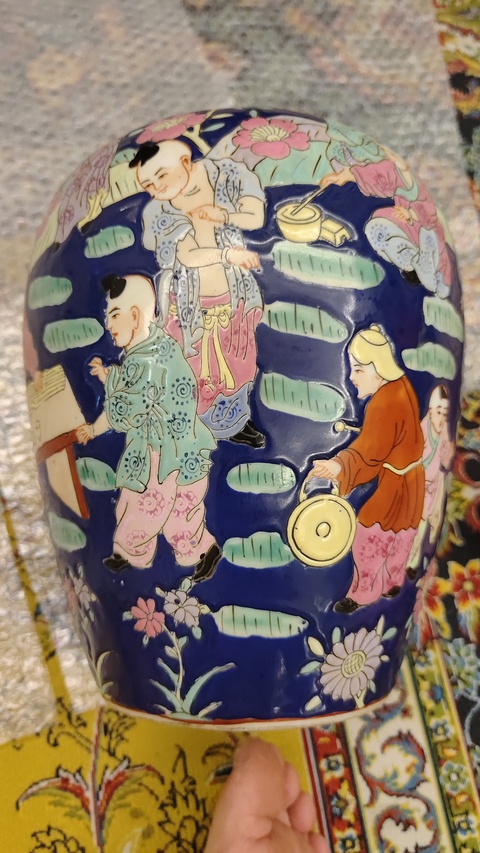 古玩陶瓷粉彩人物故事紋蓋罐真品鑒賞圖