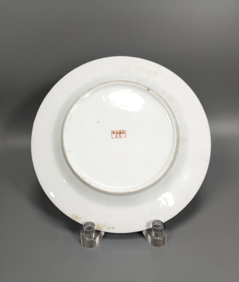古玩陶瓷廣彩花蝶紋盤真品鑒賞圖