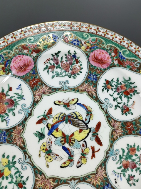 古玩陶瓷廣彩花蝶紋盤真品鑒賞圖