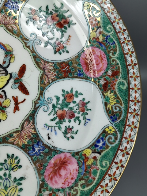 古玩陶瓷廣彩花蝶紋盤真品鑒賞圖