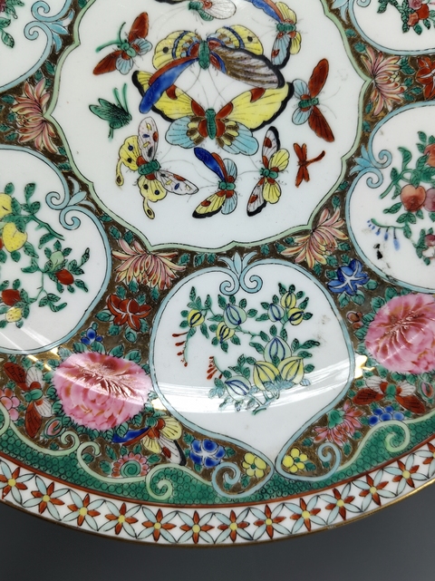 古玩陶瓷廣彩花蝶紋盤真品鑒賞圖