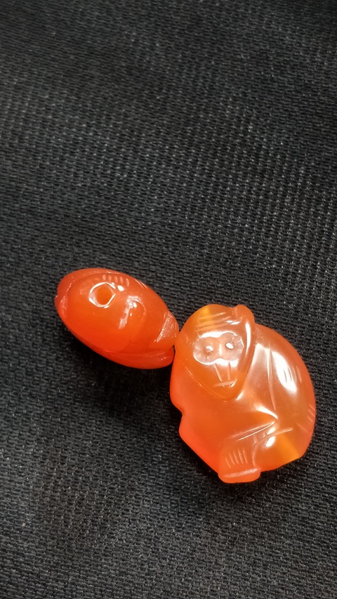 古玩玉器紅瑪瑙雕“猴墜”真品鑒賞圖