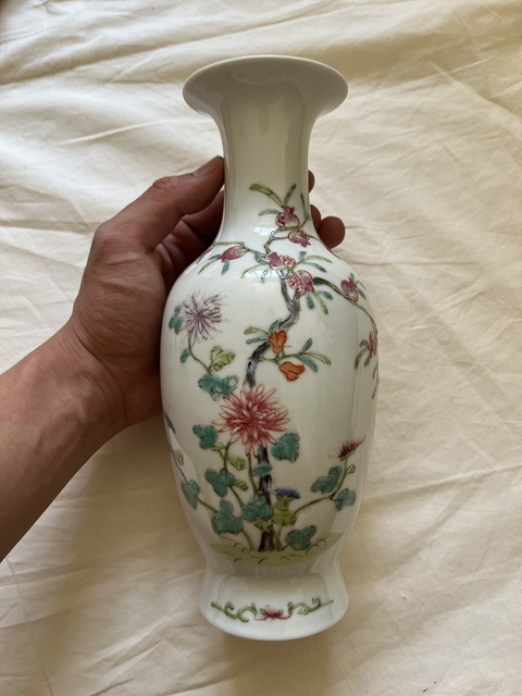 古玩陶瓷粉彩花卉紋撇口瓶真品鑒賞圖