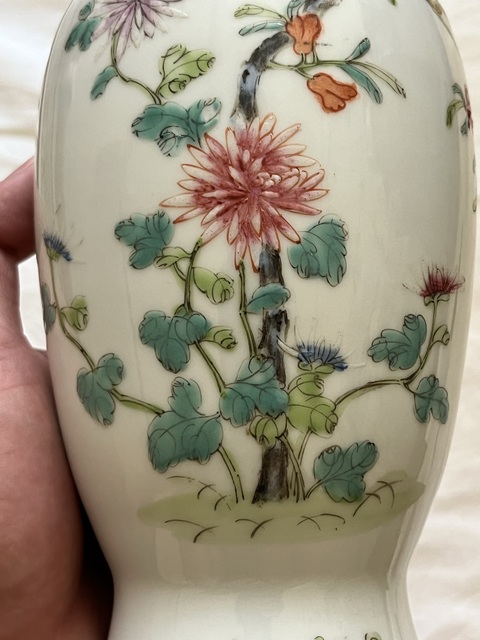 古玩陶瓷粉彩花卉紋撇口瓶真品鑒賞圖