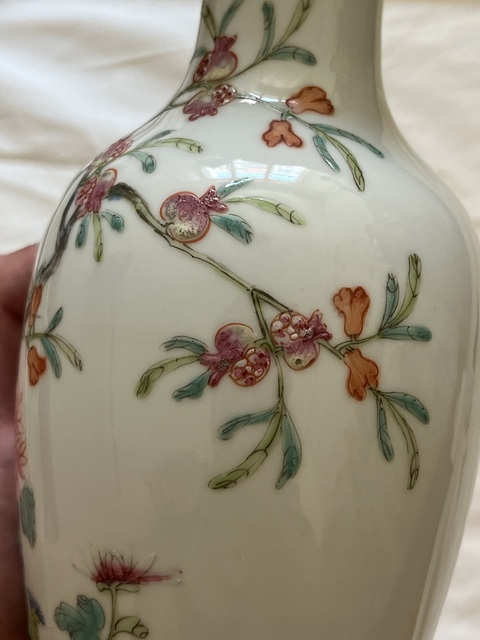 古玩陶瓷粉彩花卉紋撇口瓶真品鑒賞圖