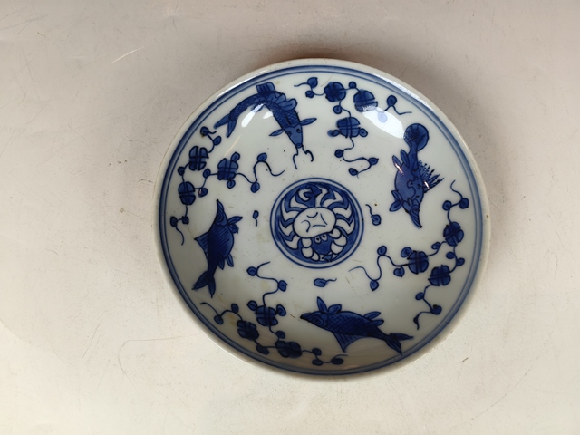 古玩陶瓷明晚金玉滿堂魚藻紋青花盤真品鑒賞圖